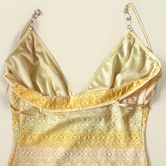 2002 Victoria’s Secret Lace Slip with Built-in Top Coverage - Small - Picture 4 of 7